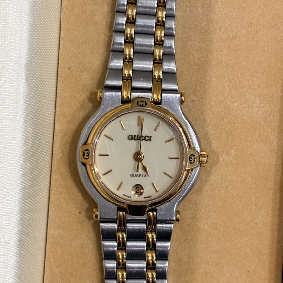 Gucci Two-Tone Silver and Gold Ladies’ Bracelet Watch - Picture 4 of 15